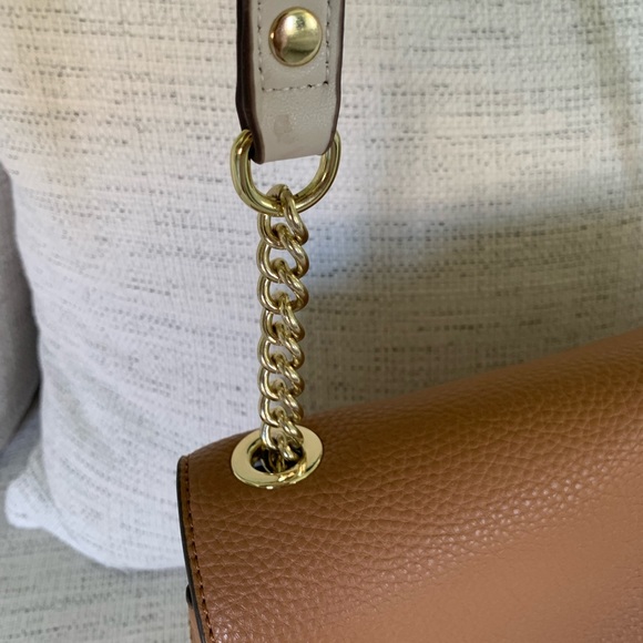 Anne Klein Status Link Oyster Crossbody NWT - Picture 4 of 9